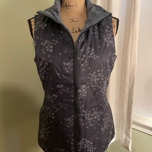 Charcoal Gray Reversible Snowflake Vest by Mountain Hardwear -Size S; Brand NWOT